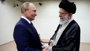 Războiul din Ucraina, ziua 146. Putin este la Teheran, pentru discuţii cu turcii şi cu iranienii / Rusia bombardează în masă oraşele ucrainene / Numărul civililor ucişi creşte / Sberbank, pe lista neagră a UE / A murit un soldat suedez înrolat în Brigada Internaţională / Prima Doamnă a Ucrainei, la Casa Albă 