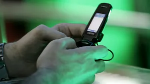 România va putea testa într-un laborator nivelul radiaţiilor emise de telefoanele mobile