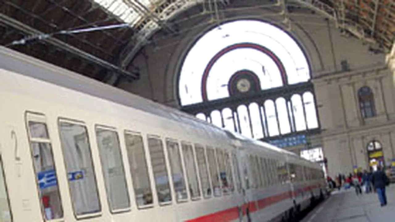 Peste 300 de pasageri debarcaţi dintr-un tren la frontiera austro-ungară