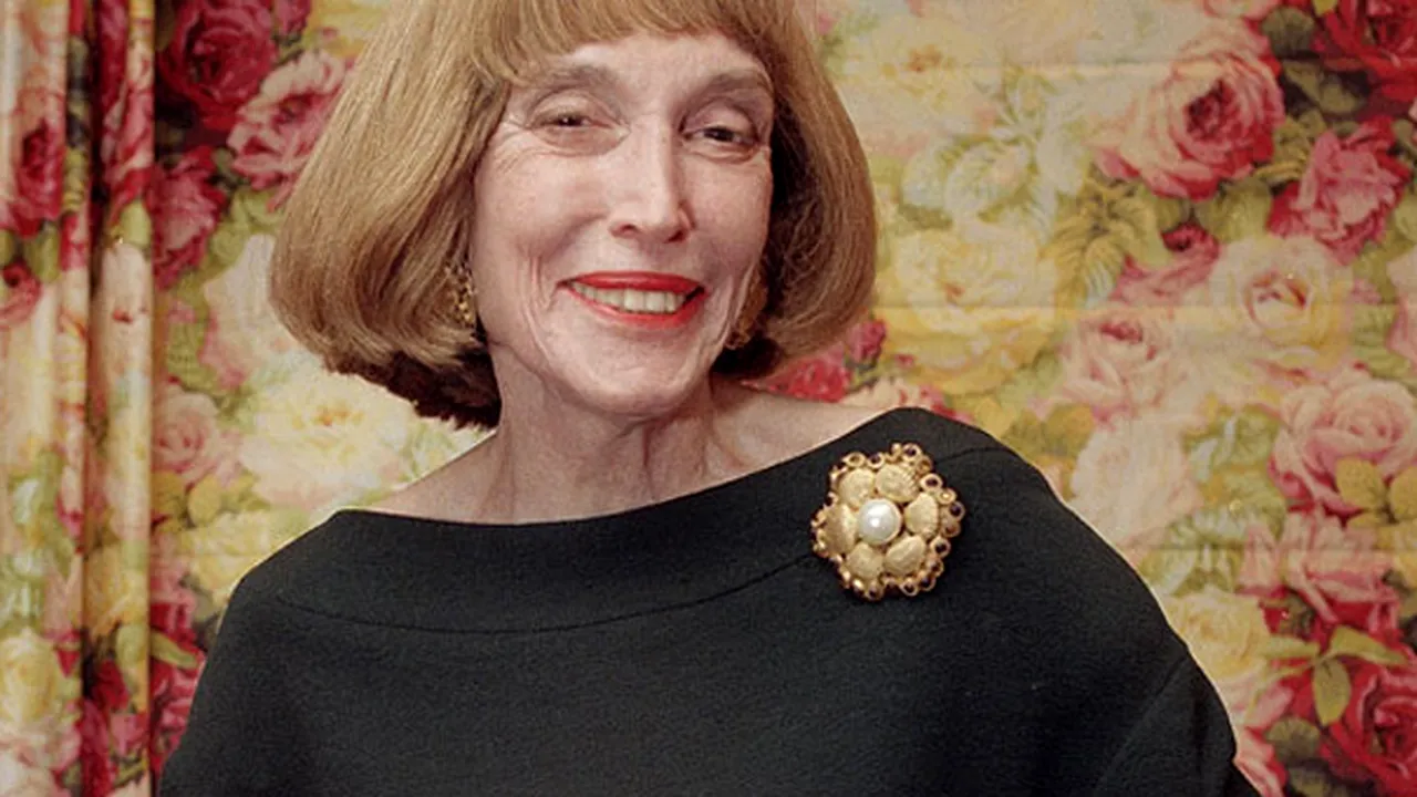 Helen Gurley Brown, fost editor-şef al revistei Cosmopolitan, a murit la vârsta de 90 de ani