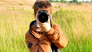 Tânărul artist fotograf Tudor Panait îşi vernisează prima expoziţie, 