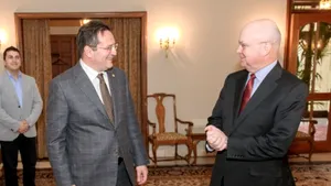 Directorul SRI a discutat cu fostul director CIA Michael Hayden despre securitatea internaţională - FOTO