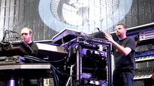 The Chemical Brothers vor suc de aloe vera şi somon afumat