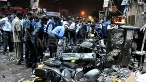 Cel puţin 14 morţi şi peste 100 de răniţi în urma unor atentate în India