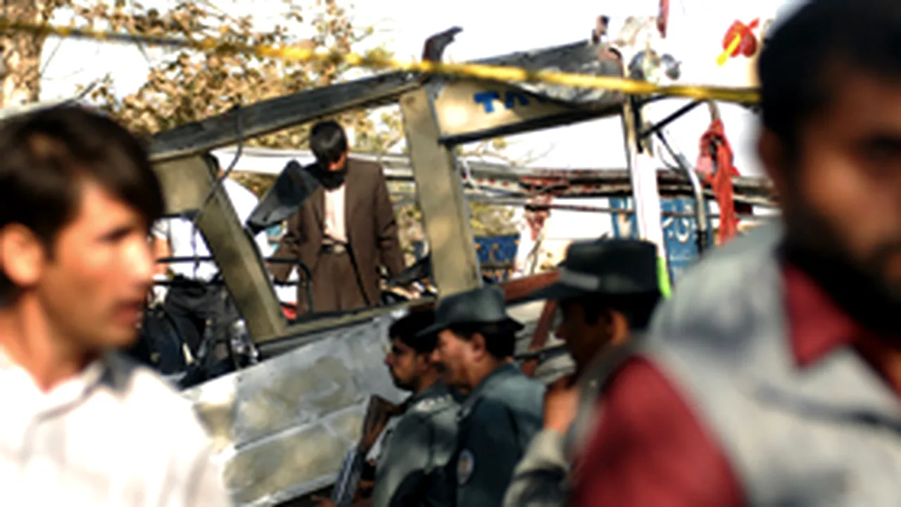 Kabul: Atac sinucigaş care a vizat un convoi al trupelor internaţionale