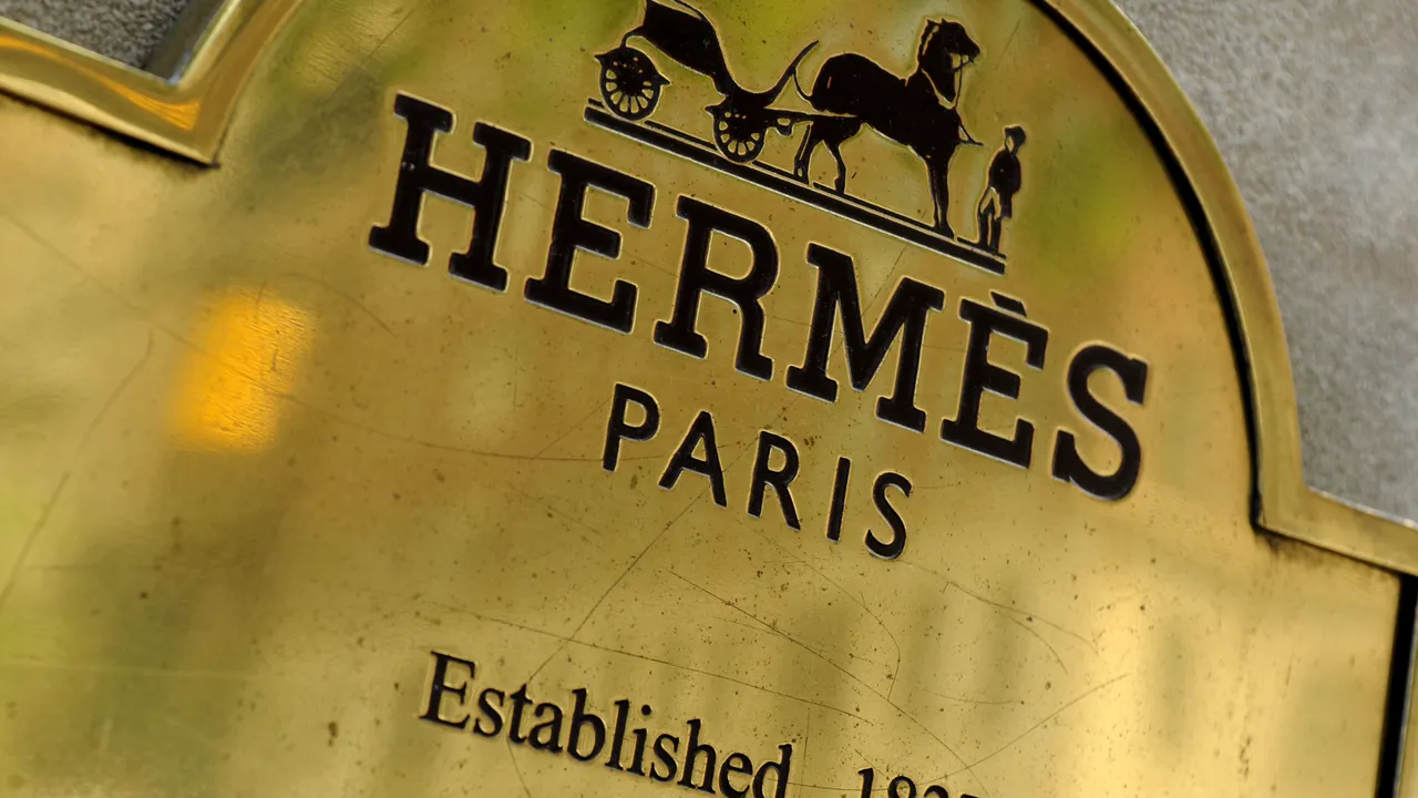 Veste importantă pentru industria luxului din România: grupul francez Hermès vrea să deschidă un magazin în zona Ateneului din Bucureşti