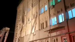 Medicul rănit grav în incendiul de la ATI Piatra Neamţ va fi transferat la Bucureşti cu un avion militar