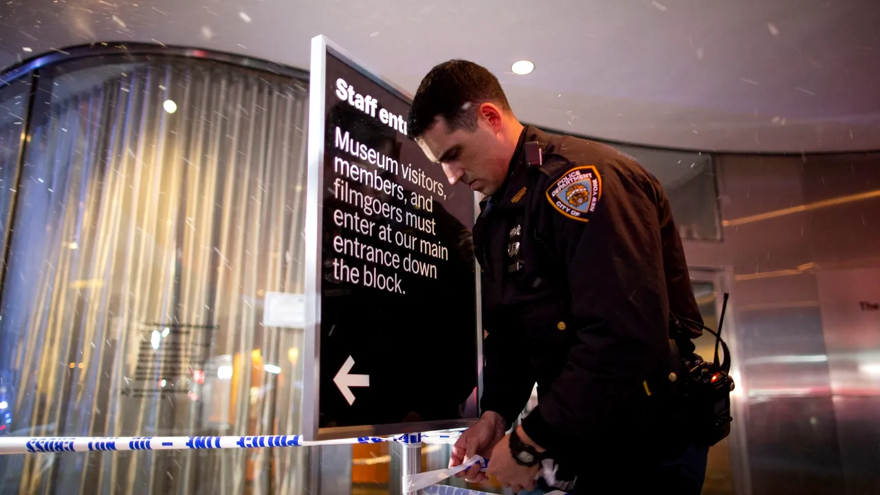 Doi angajaţi de la Muzeul de Artă Modernă din New York au fost înjunghiaţi. Atacatorul este căutat de poliţie