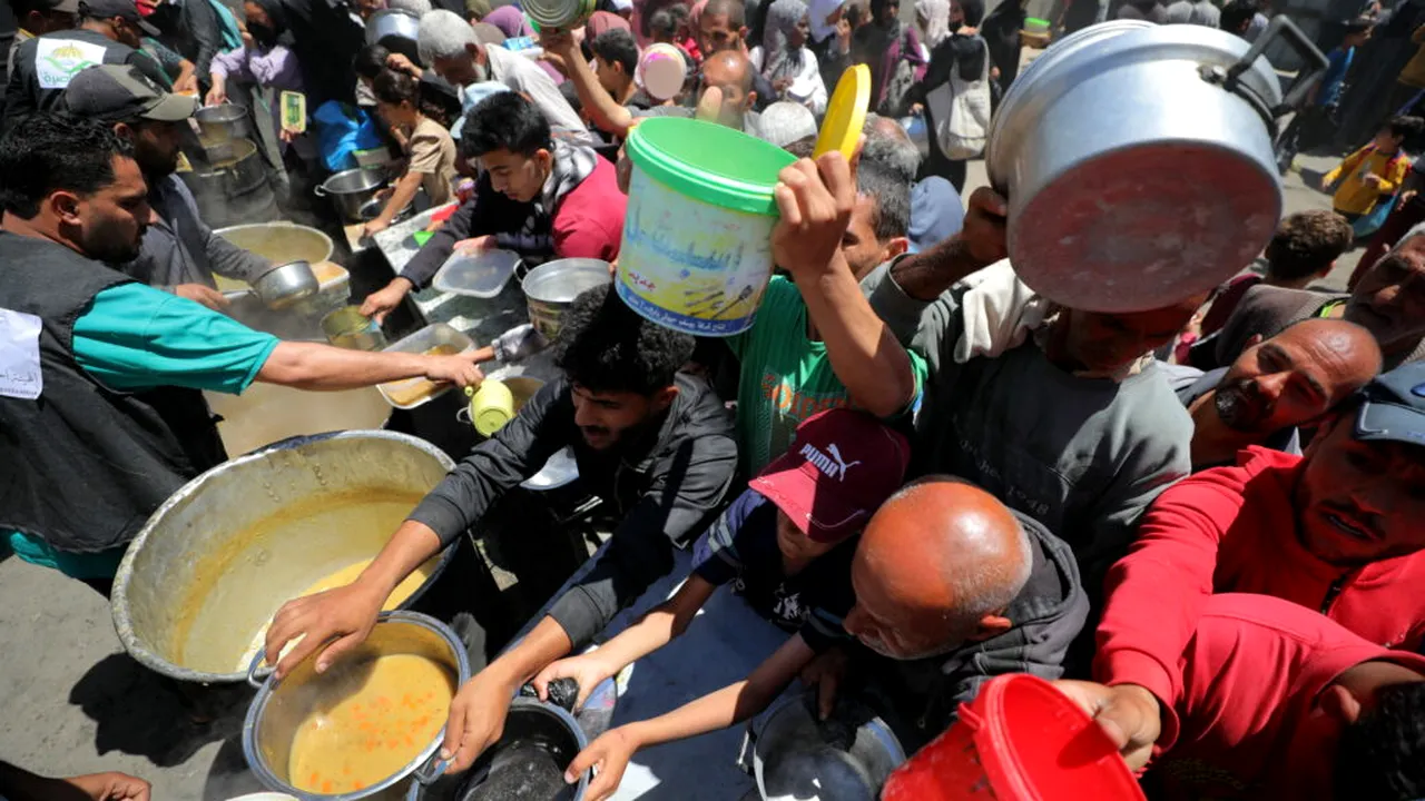 Israel: Peste 100 de camioane cu ajutor umanitar au intrat în Gaza