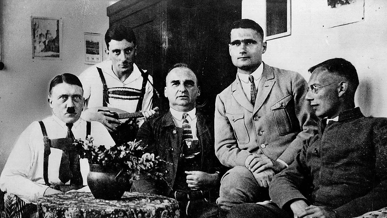 Puciul de la berărie sau lovitura de stat eşuată a lui Adolf Hitler. După un secol, extrema dreaptă încă ameninţă democraţia 