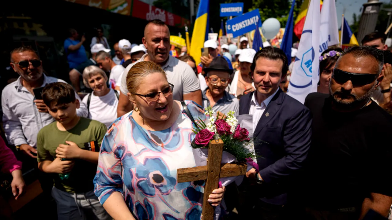 Amenzi și sesizări penale după Marșul Normalității, la care a participat Diana Șoșoacă