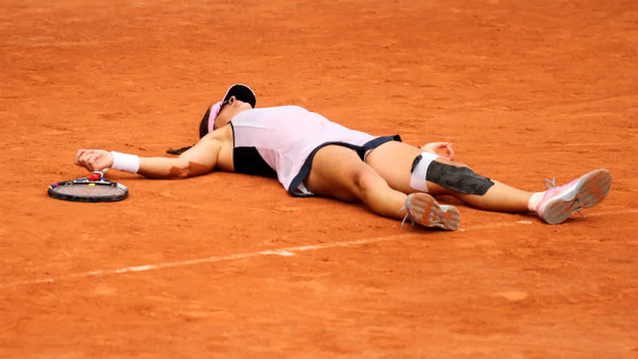 A sărbătorit ca Nadal VICTORIA din primul tur de la Roland Garros: Momentul în care Alexandra Dulgheru s-a întins pe zgură | GALERIE FOTO