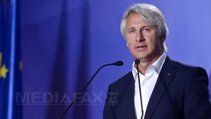 Teodorovici spune că România este în acord cu partenerii internaţionali, deşi CE vede acordul 