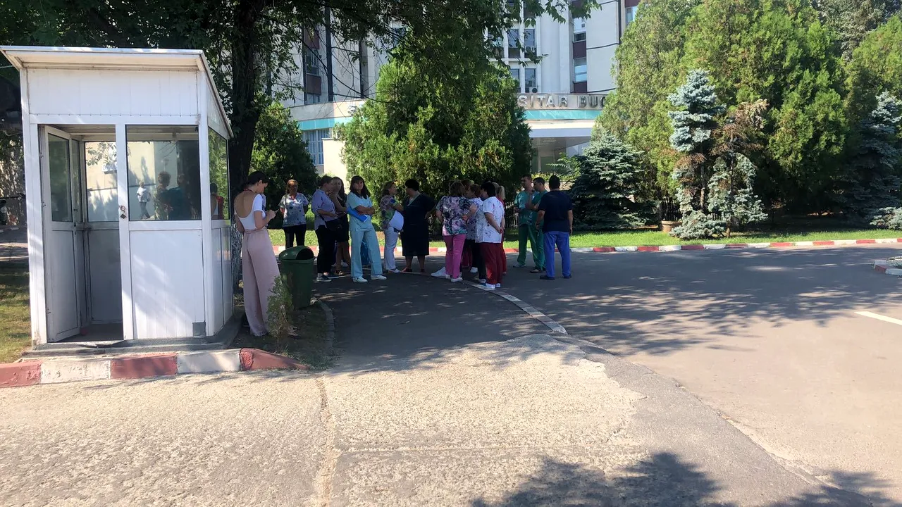 VIDEO Protest la Spitalul Universitar. Manager: Unii vor şi sporuri maxime şi vouchere de vacanţă
