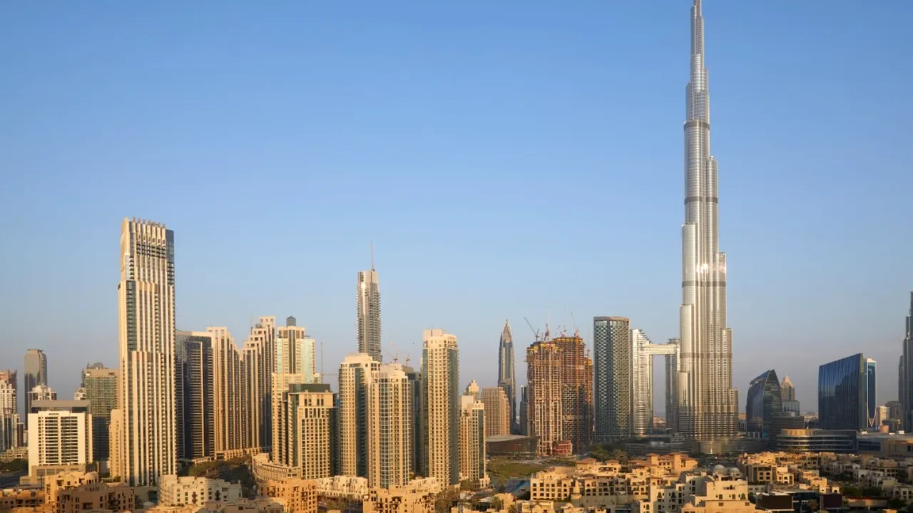 Dubaiul vrea să atragă mai mulţi turişti în 2023. Autorităţile au eliminat taxa de 30% pe alcool