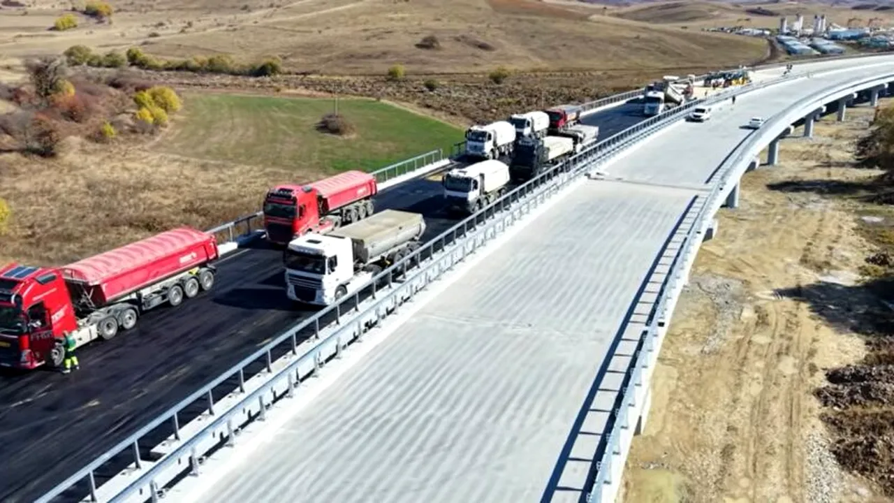 Se toarnă asfalt pe cel mai lung viaduct de autostradă din România. Când va fi deschis traficul