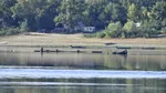 Patru barje vor fi scufundate astăzi în Dunăre pentru a crește debitul spre Centrala de la Cernavodă. Nivelul apei a urcat cu doi centimetri după detonarea stâncii Pârjoaia