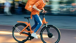 (P)”Comanda ta este pe drum”: O zi din viaţa unui livrator