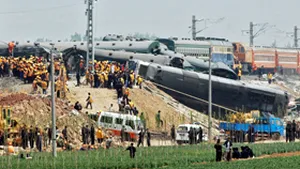 China: Coliziune între două trenuri, soldată cu 70 de morţi