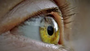 O femeie a fost oarbă timp de 15 ani din cauza unui diagnostic greşit. De ce suferea aceasta, de fapt
