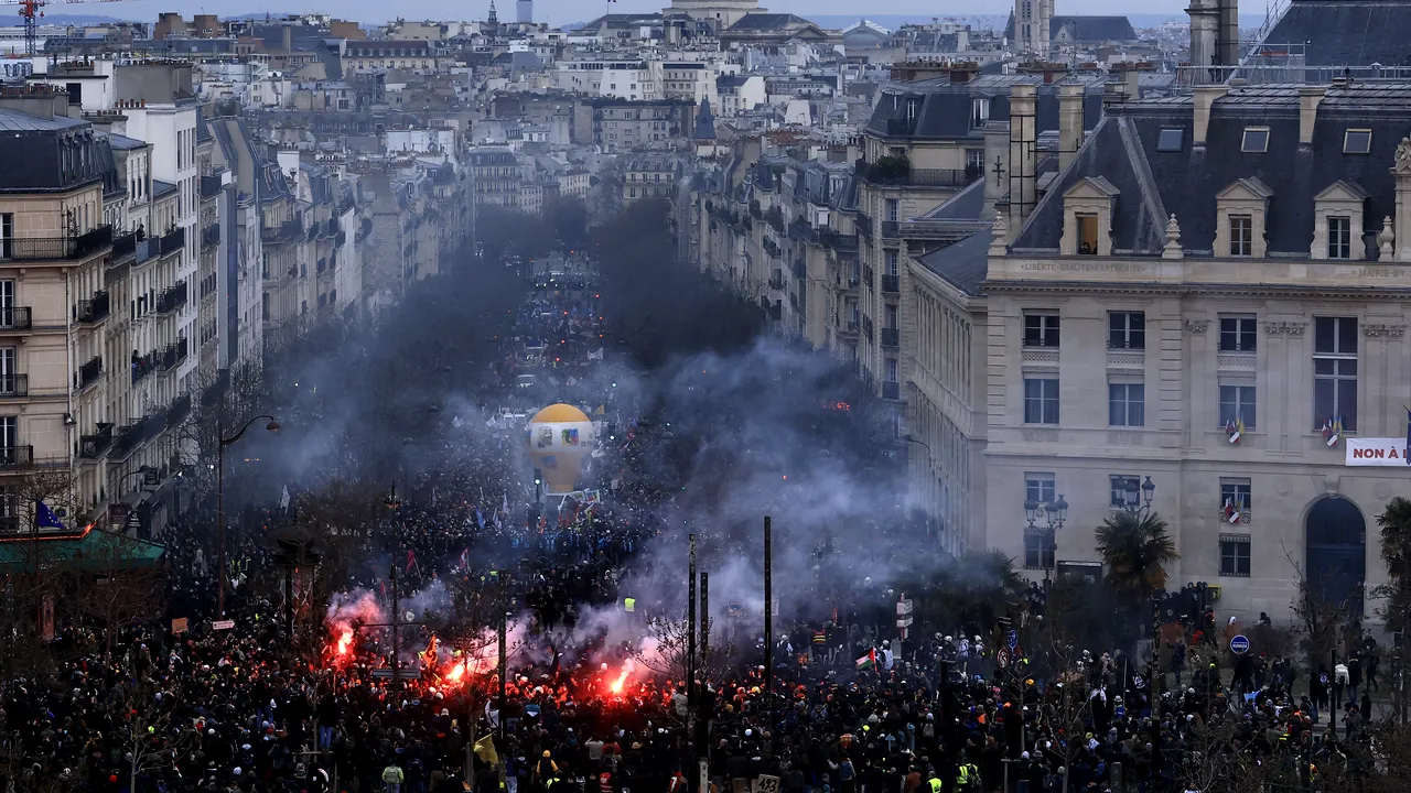 O nouă zi de proteste în Franţa împotriva reformei lui Macron de a creşte vârsta de pensionare