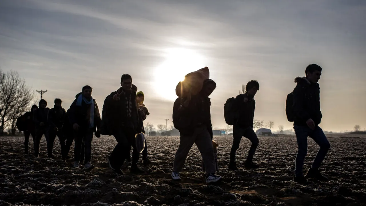 Copii subnutriți găsiți în tabăra de migranți din Grecia