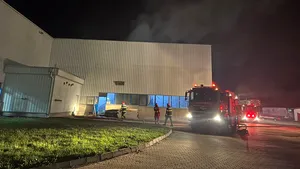 Incendiu la o fabrică de reciclare dintr-o localitate din Sibiu