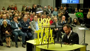 Un pianist german va susține un concert care va ține 16 ore