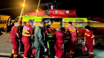 SOCIAL Premieră medicală în România: o pacientă de 18 ani, transportată cu un elicopter Black Hawk în timp ce era conectată la ECMO