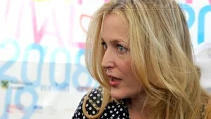 Gillian Anderson va interpreta rolul proprietarei unui bordel, într-o miniserie TV