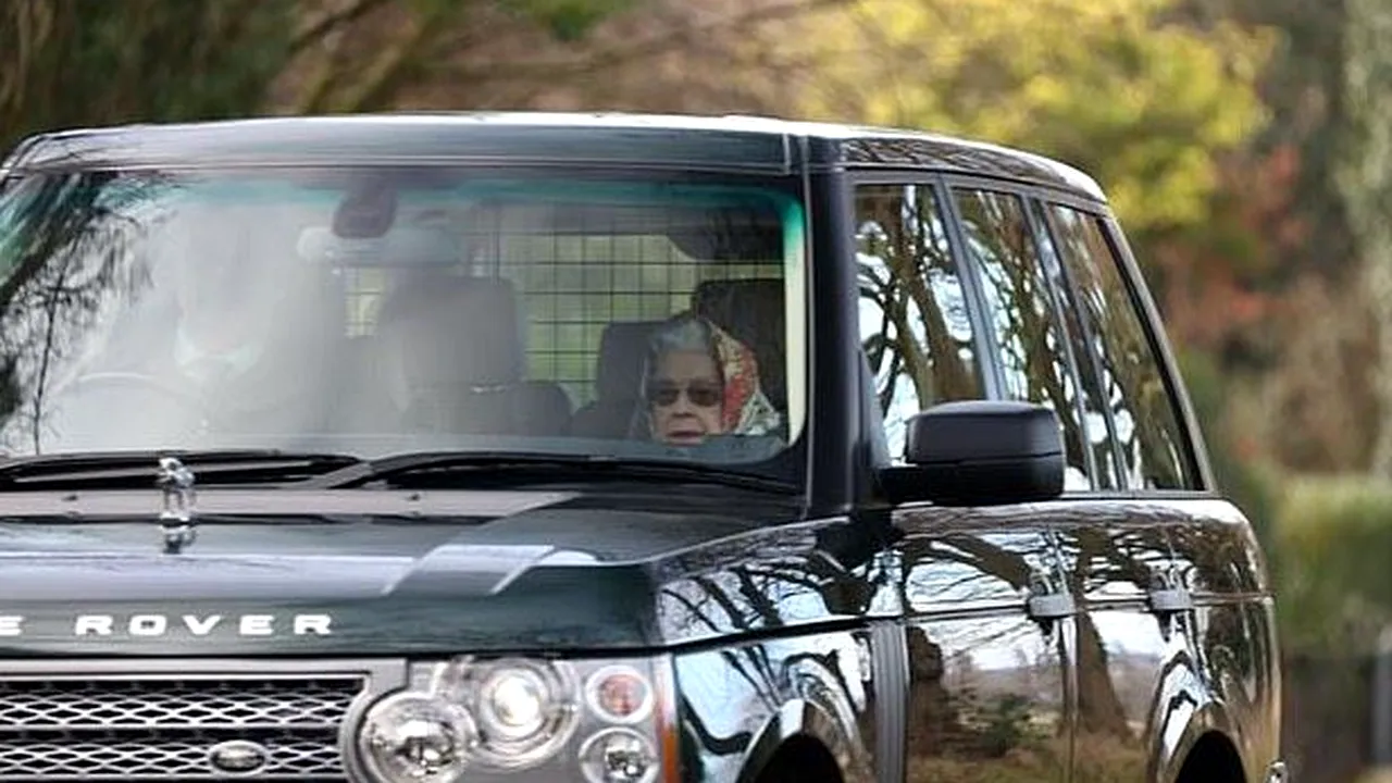 Maşina Range Rover condusă de Regina Elisabeta a fost scoasă la vânzare. Preţul este unul incredibil de mic