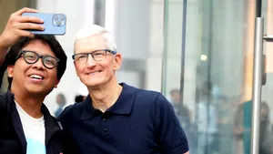 Schimbarea în conducerea Apple. Tim Cook se retrage din funcția de CEO în septembrie