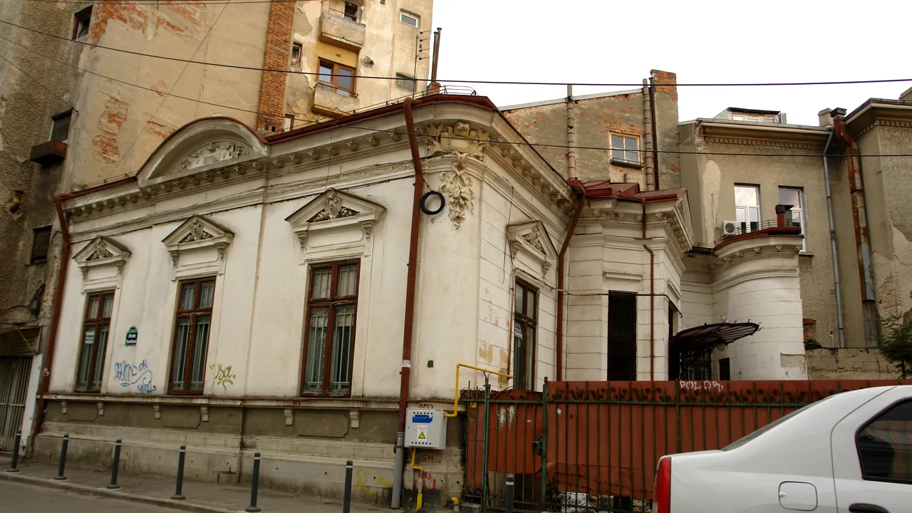 O casă din zona protejată Armenească, demolată fără autorizaţie. PMB sesizează Parchetul
