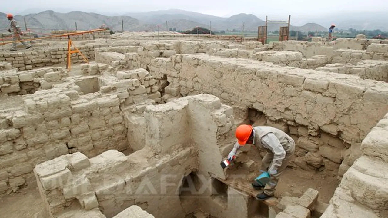 Mormânt regal uriaş, descoperit în Peru. Oamenii de ştiinţă vor putea să descifreze misterele populaţiei din Munţii Anzi - FOTO
