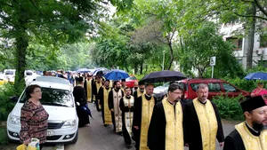 Pelerinaj de Înălţarea Domnului la Galaţi: Sute de credincioşi au participat la procesiune deşi a plouat torenţial | FOTO, VIDEO