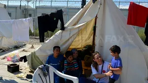 REPORTAJ - Mărturia unei ieşence care a stat în tabere de refugiaţi: În ochii lor se vede disperarea - GALERIE FOTO