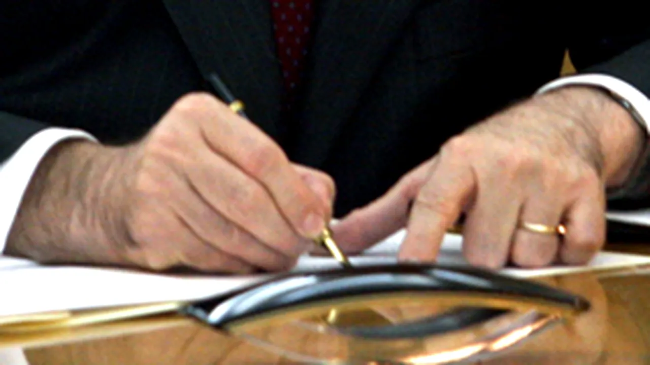 Muntenegru semnează Acordul de stabilizare şi asociere cu UE
