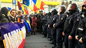 Raportul Jandarmeriei după incidentele de la mitingul Platformei Unioniste: Au fost extrase persoanele care încercau să rupă cordonul; s-a respectat procedura - VIDEO