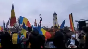 Incident la Alba Iulia, de Ziua Națională: Un bărbat i-a strigat lui Georgescu „Marș la Moscova”