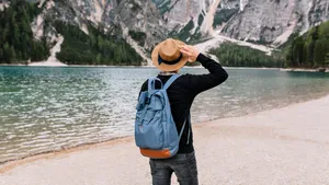 Motive reale pentru care călătoriile singuri sunt mai avantajoase. Ce spun experții în turism