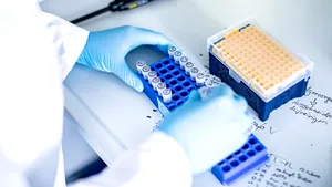 Acord între Pfizer şi Gilead pentru producţia de Remdesivir. Aproape tot stocul de medicamente va ajunge în Statele Unite