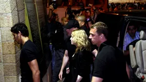 Madonna s-a recules la Zidul Plângerii din Ierusalim