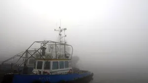 România în ceaţă: Porturi închise, curse aeriene deviate. Ce drumuri sunt afectate de ceaţă