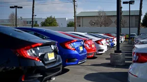 Dealeri: de 30 de ani nu s-a mai întâmplat asta. Vânzările auto au scăzut din cauza pandemiei de coronavirus