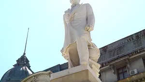 Vrei să contribui la refacerea monumentelor? Primăria Capitalei te invită să investeşti în statui. Ce se întâmplă, însă, cu banii