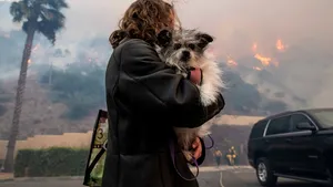 Fumul de la incendiul din California a ajuns la 160 de kilometri în largul Oceanului Pacific