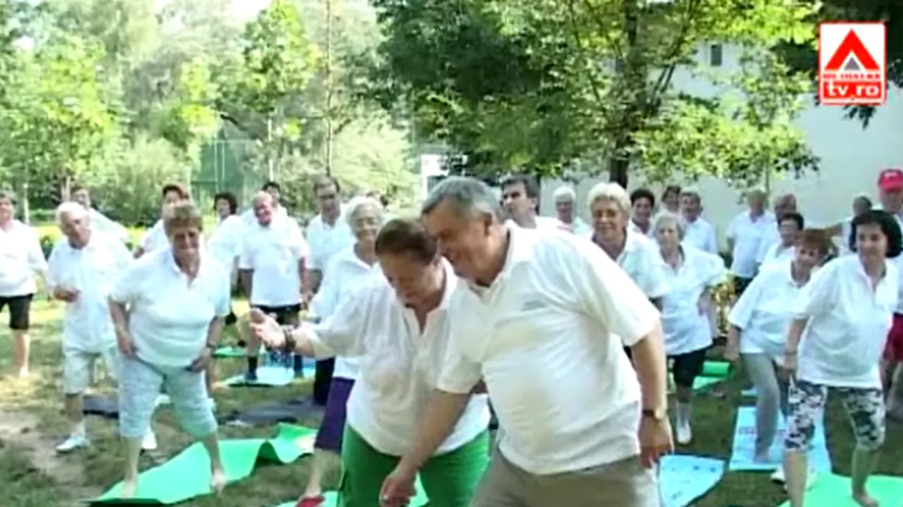 Onţanu a făcut gimnastică alături de pensionari, conduşi de 