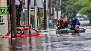 Inundaţii şi cutremur puternic în Mexic: 17 morţi într-un spital