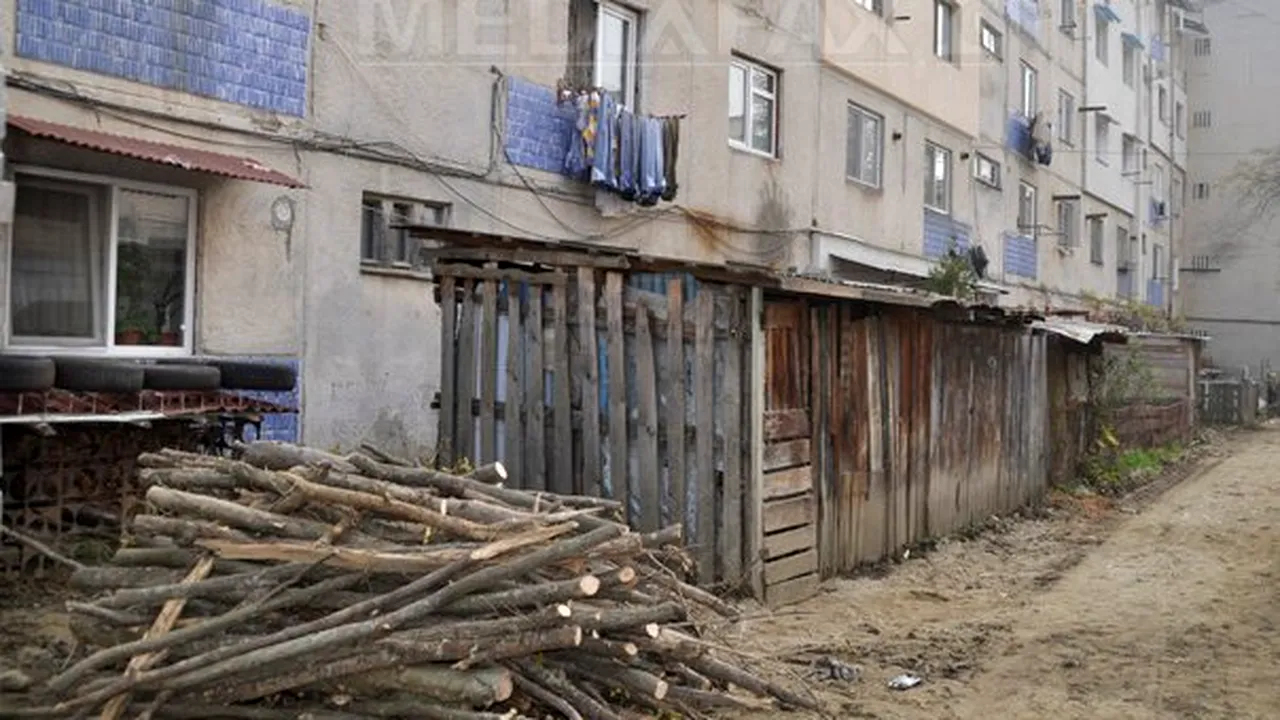 REPORTAJ: Orşova, oraşul fără încălzire centralizată de 25 de ani şi înnegrit de fumul sobelor cu lemne - FOTO