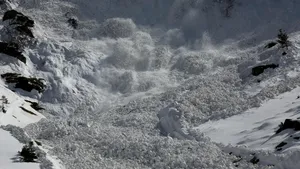 Strat de zăpadă de peste 130 de centimetri în Munţii Făgăraş. Unele trasee rămân închise